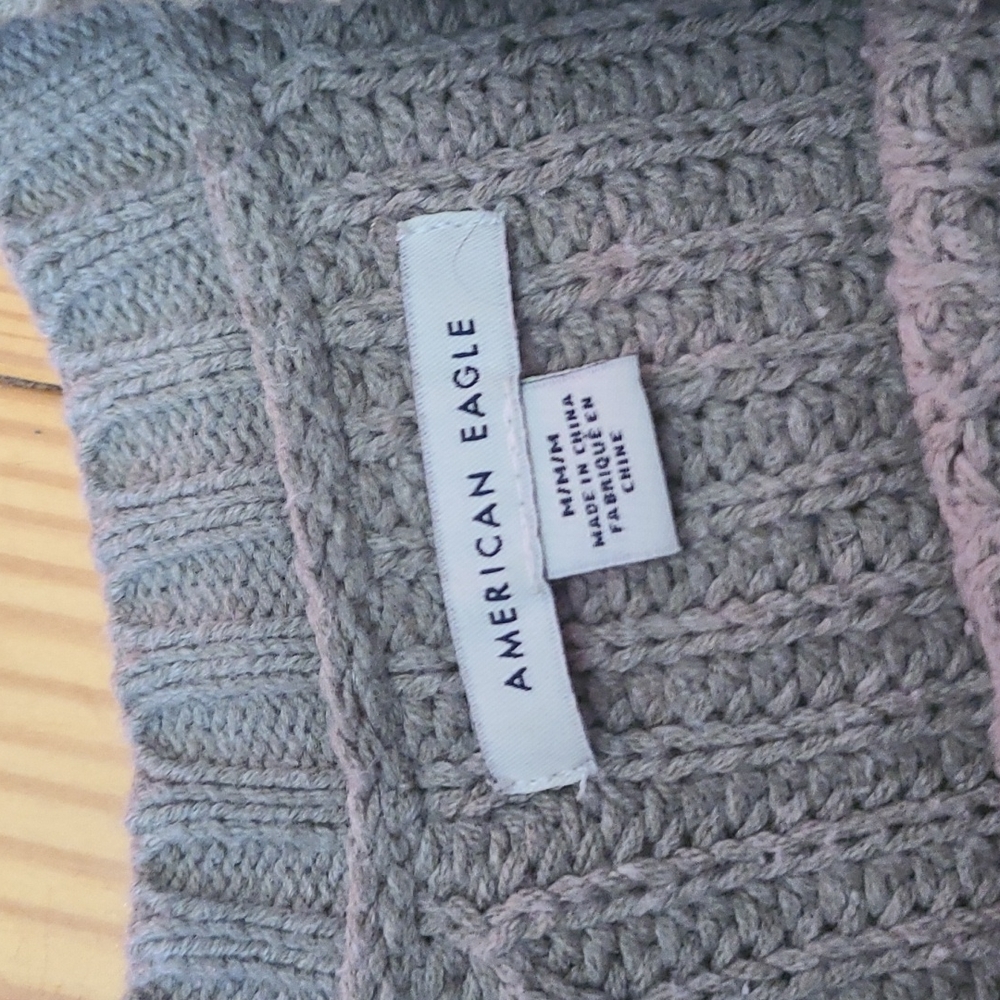 American Eagle sweater - Picture 2 of 3
